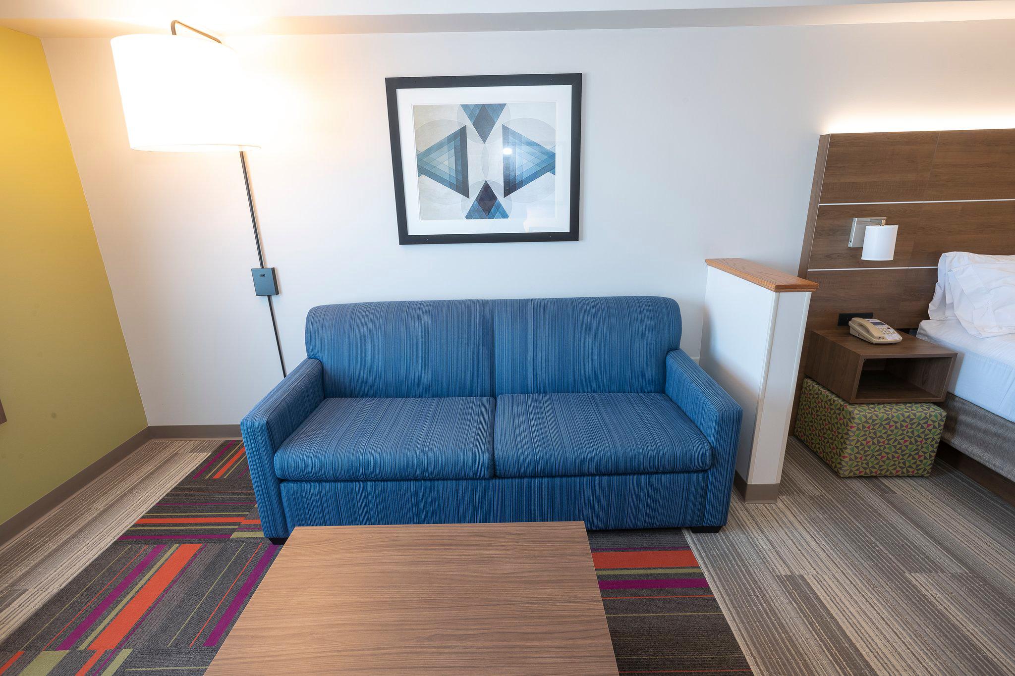 Holiday Inn Express & Suites Iron Mountain Photo