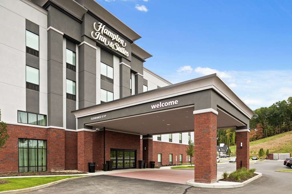 Hampton Inn &amp; Suites Cranberry Pittsburgh Logo