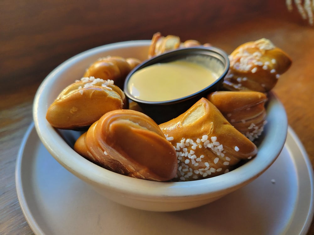 PRETZEL BITES