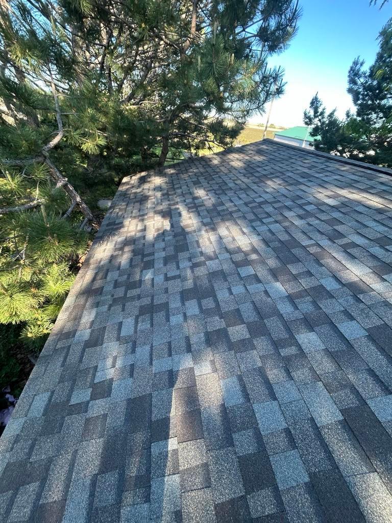 E & H Roofing Image