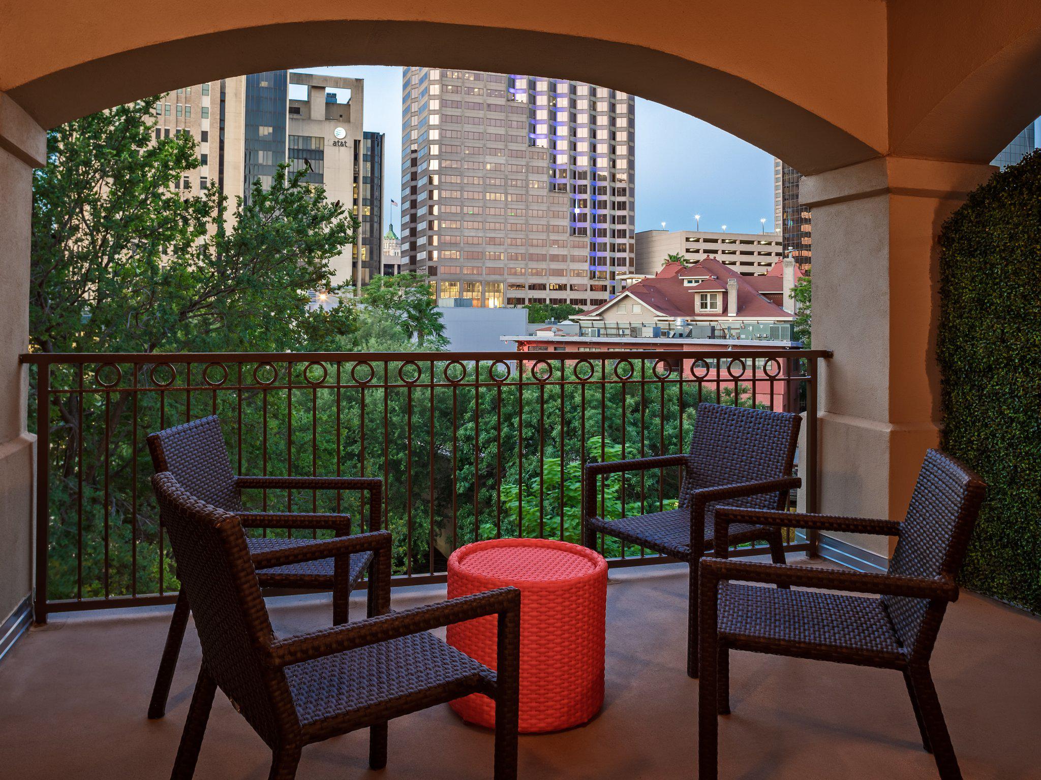 Hotel Indigo San Antonio-Riverwalk Photo