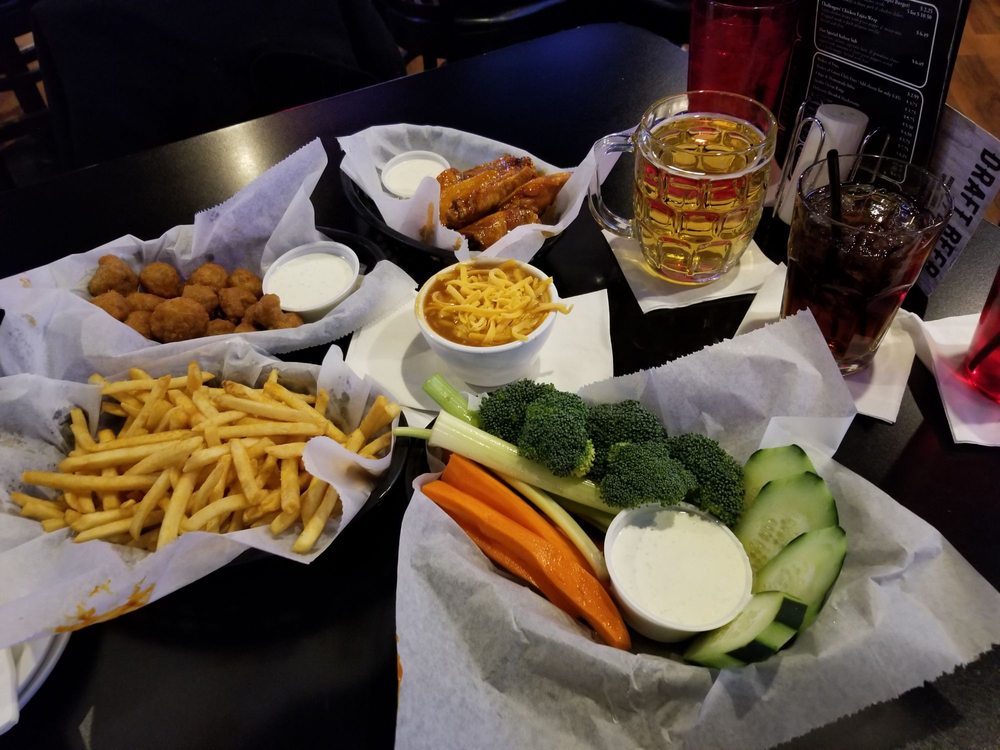 Challengers Sports Bar Photo