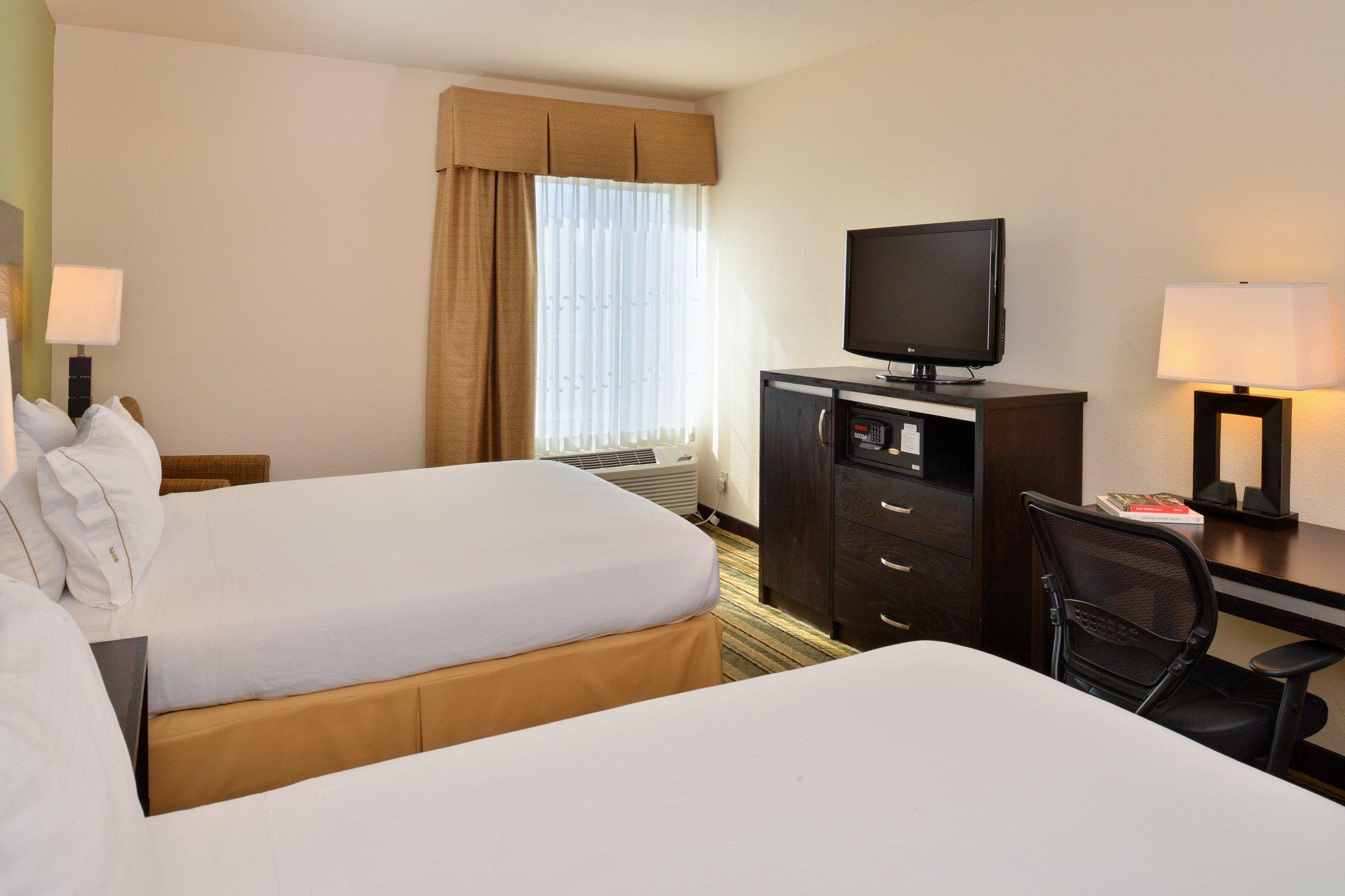 Holiday Inn Express & Suites Berkeley Photo