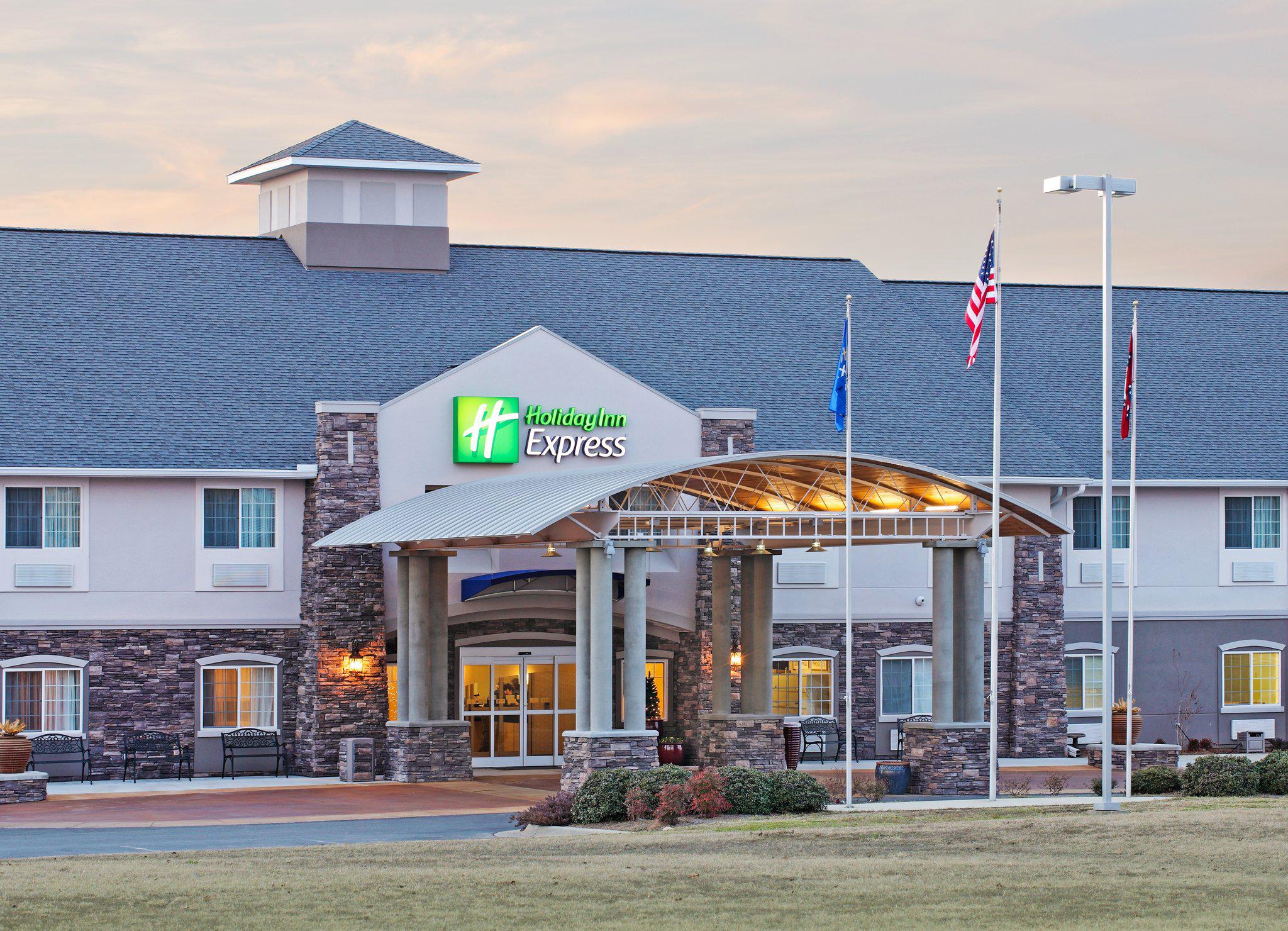 Holiday Inn Express Monticello Photo