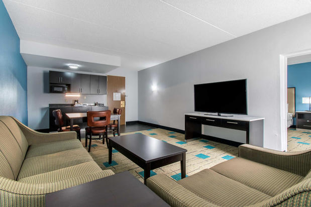 Images Clarion Inn & Suites