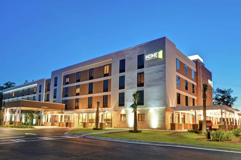 Home2 Suites by Hilton Beaufort Logo