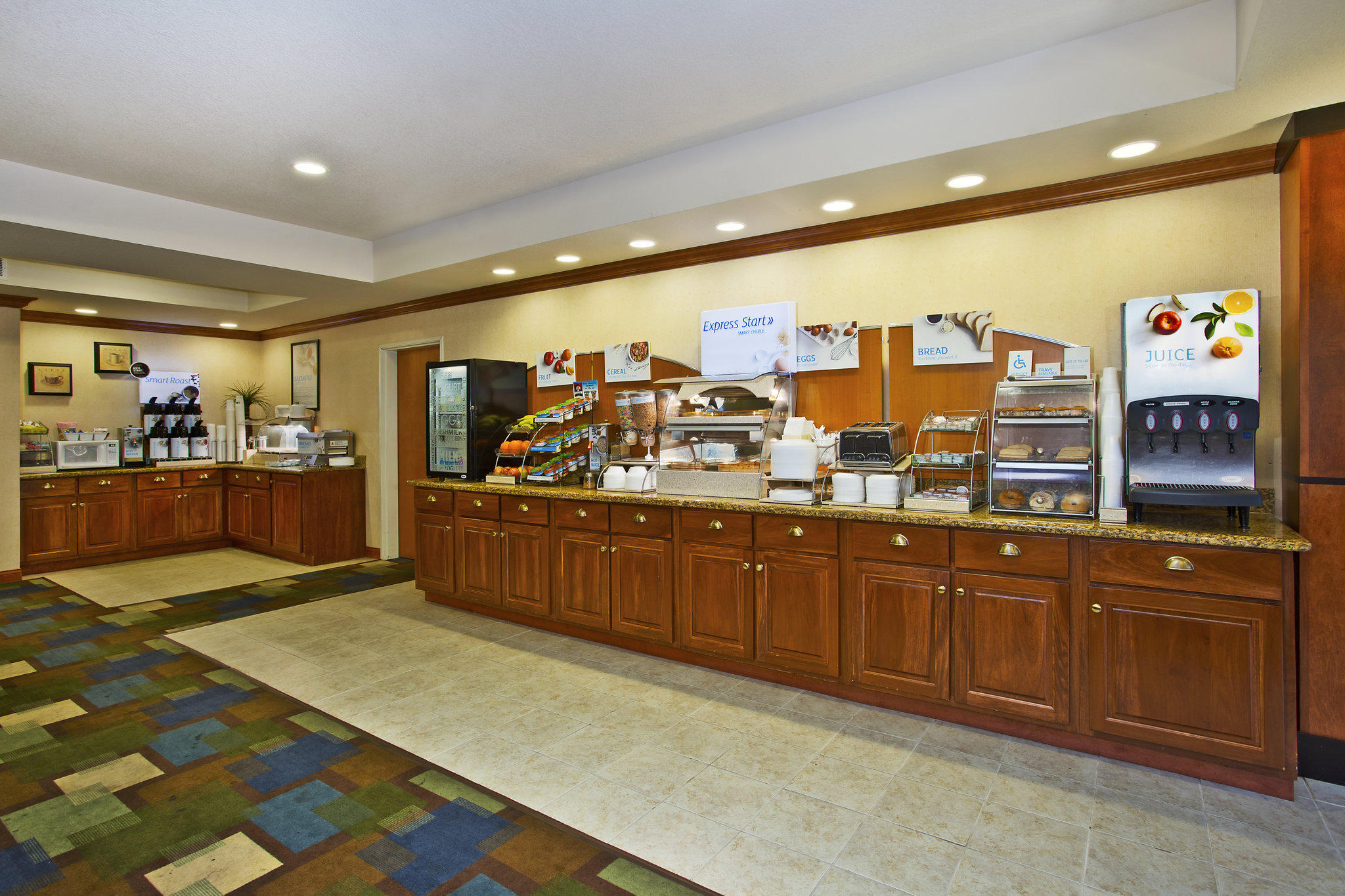 Holiday Inn Express & Suites East Lansing Photo