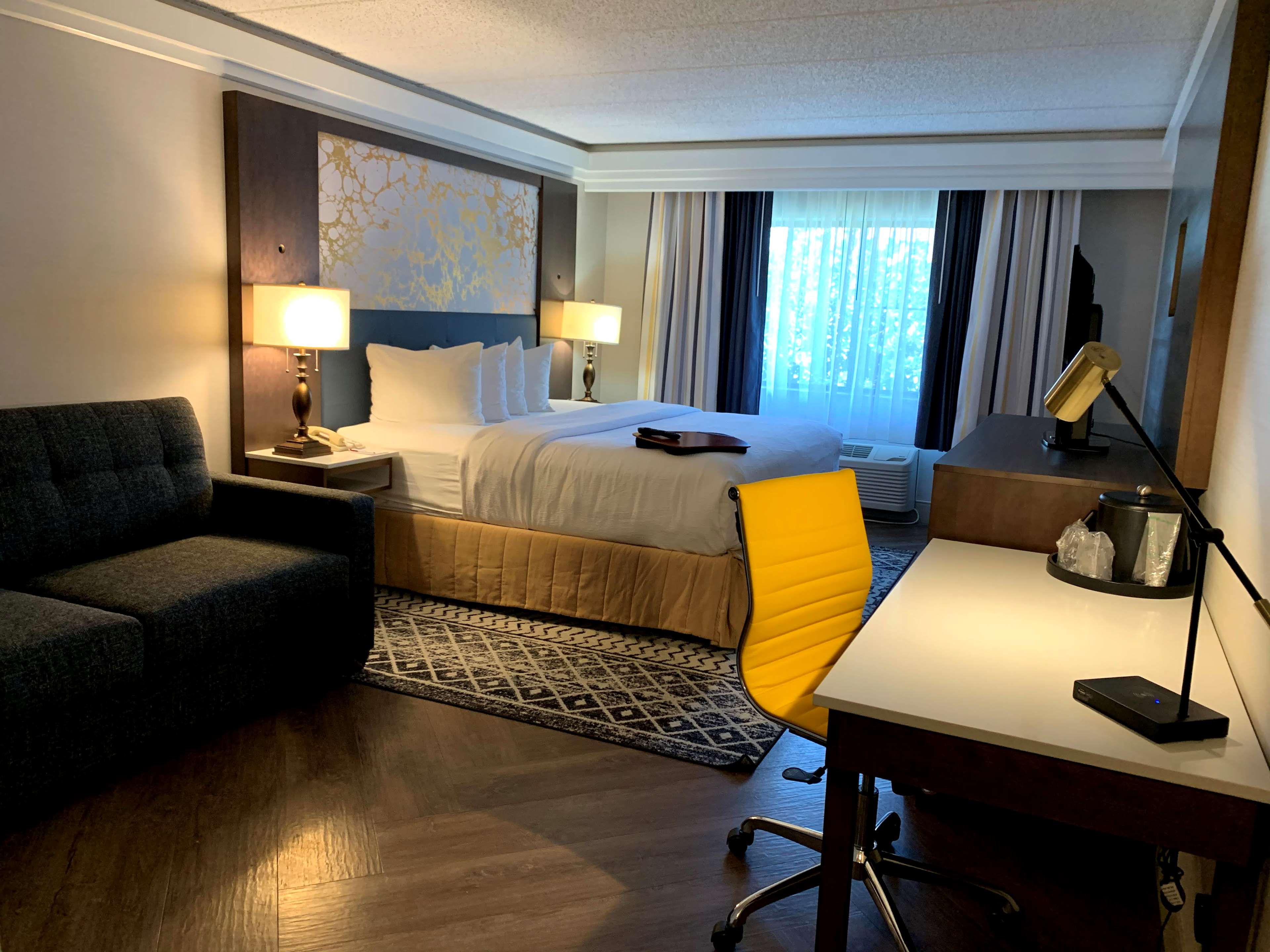 Best Western Plus Murray Hill Hotel and Suites Photo