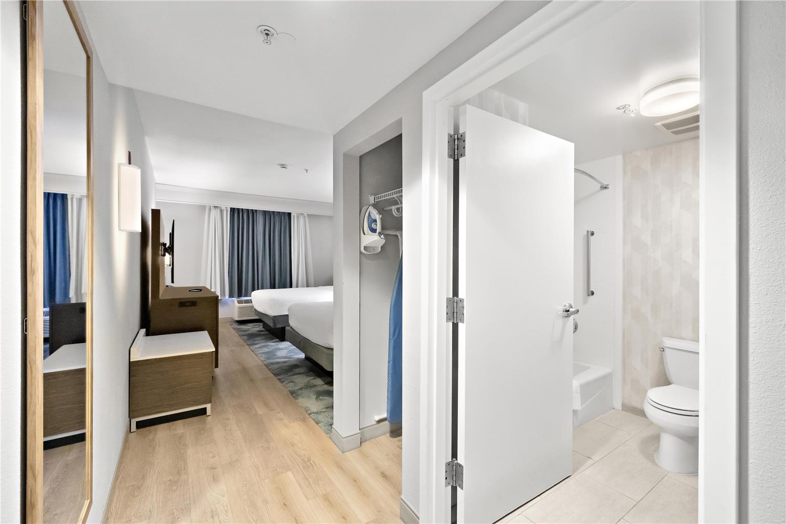 Hampton Inn & Suites Lancaster Image