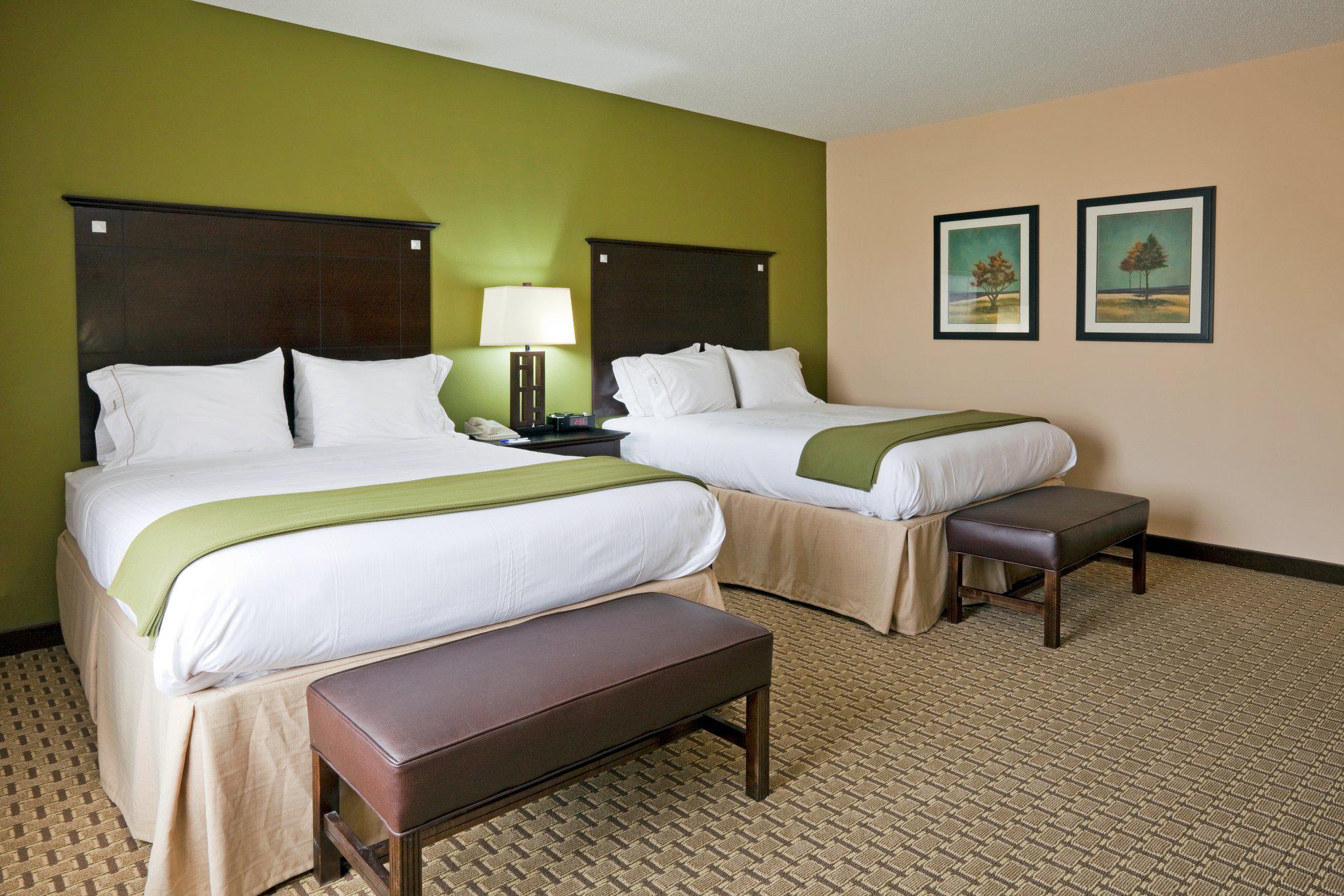 Holiday Inn Express & Suites Opelika Auburn Photo