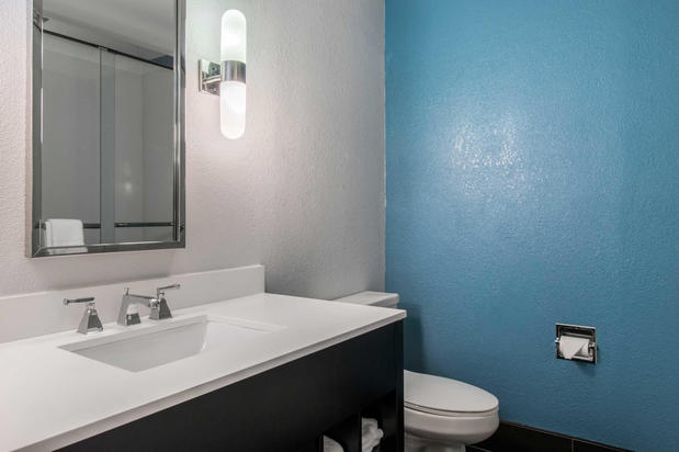 Images Clarion Inn & Suites