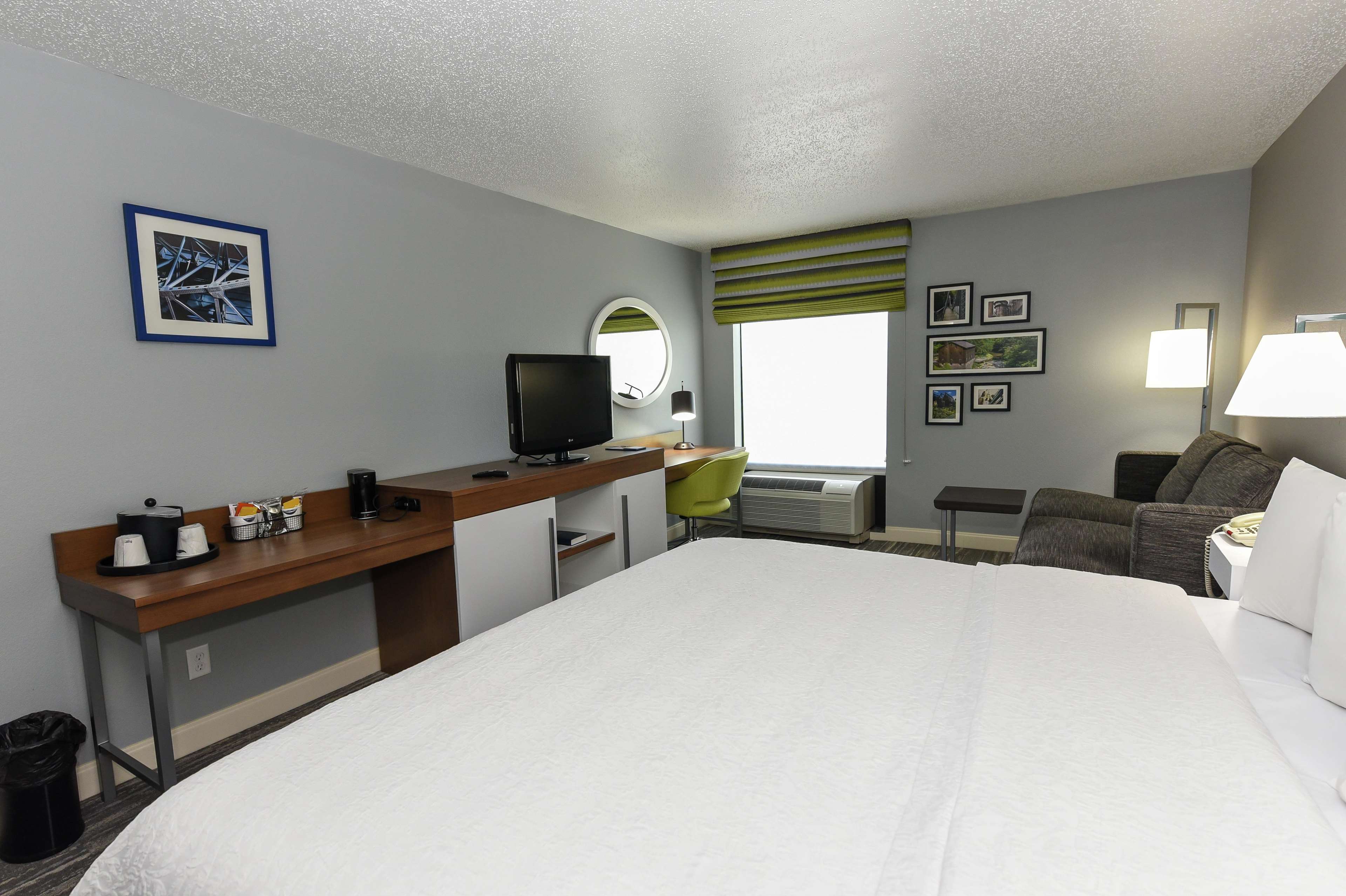 Hampton Inn Youngstown-North Photo