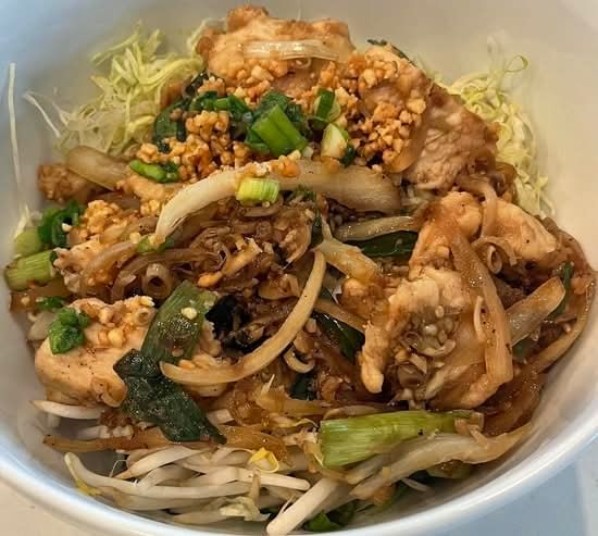 B8 - Wokked Lemongrass Chicken Vermicelli - Bún Gà Xào Xả