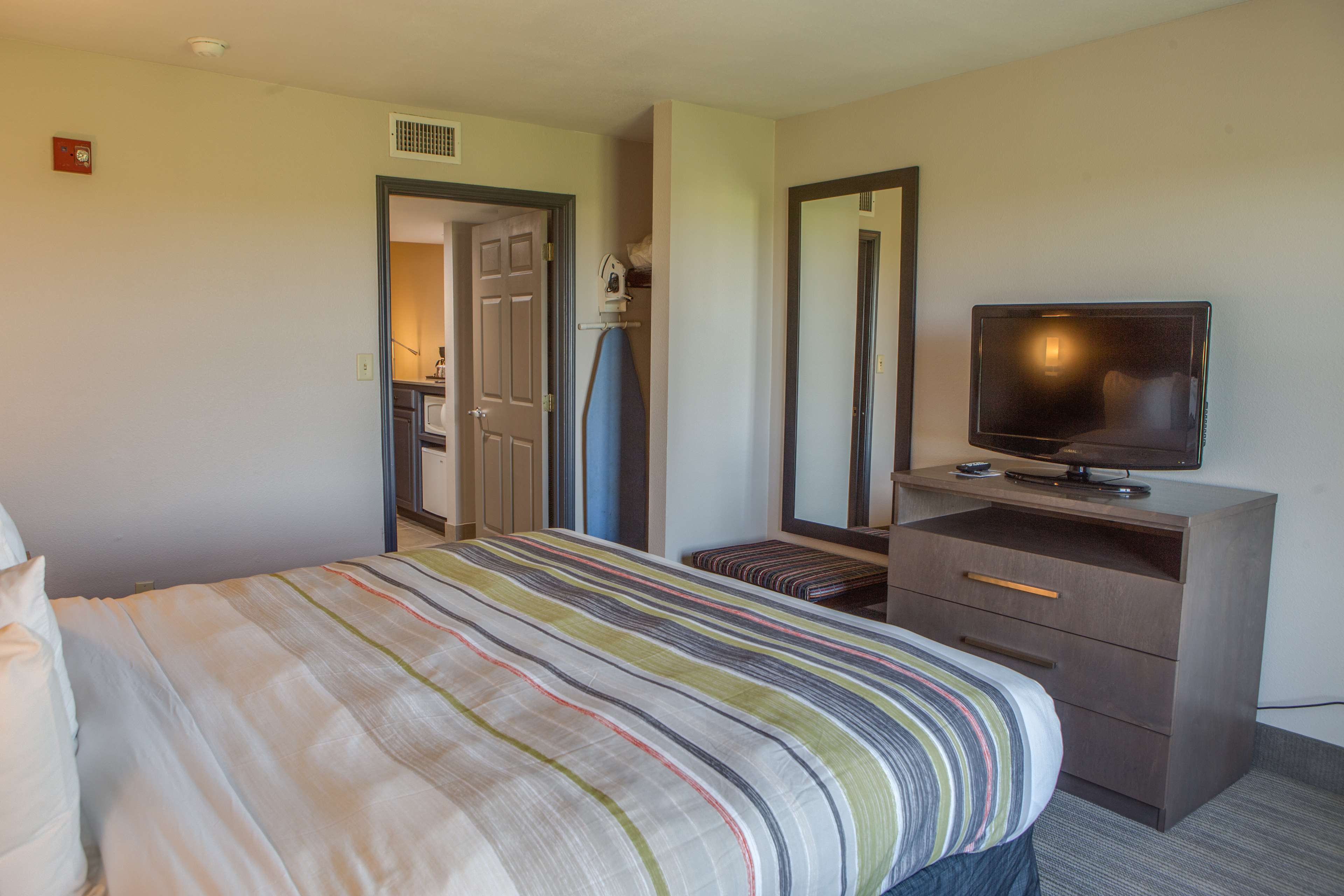 Country Inn & Suites by Radisson, Harlingen, TX Photo