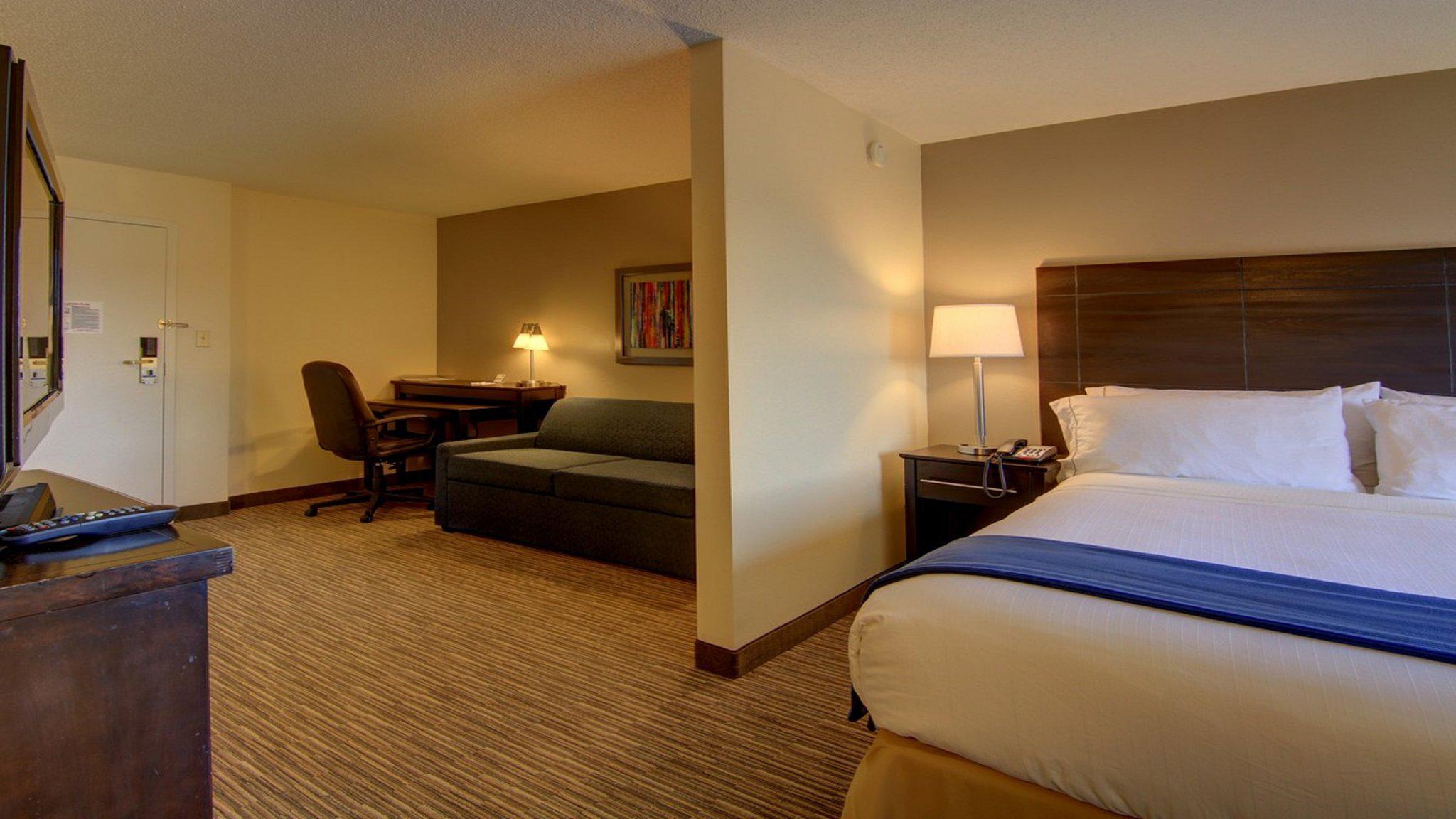 Holiday Inn Express & Suites Alpharetta - Windward Parkway Photo