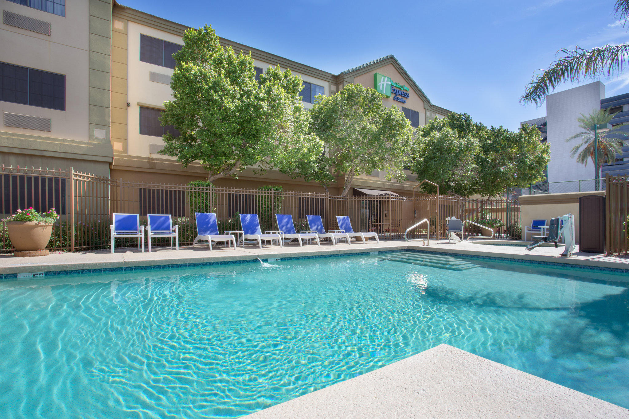 Holiday Inn Express & Suites Phoenix Downtown - Ballpark Photo