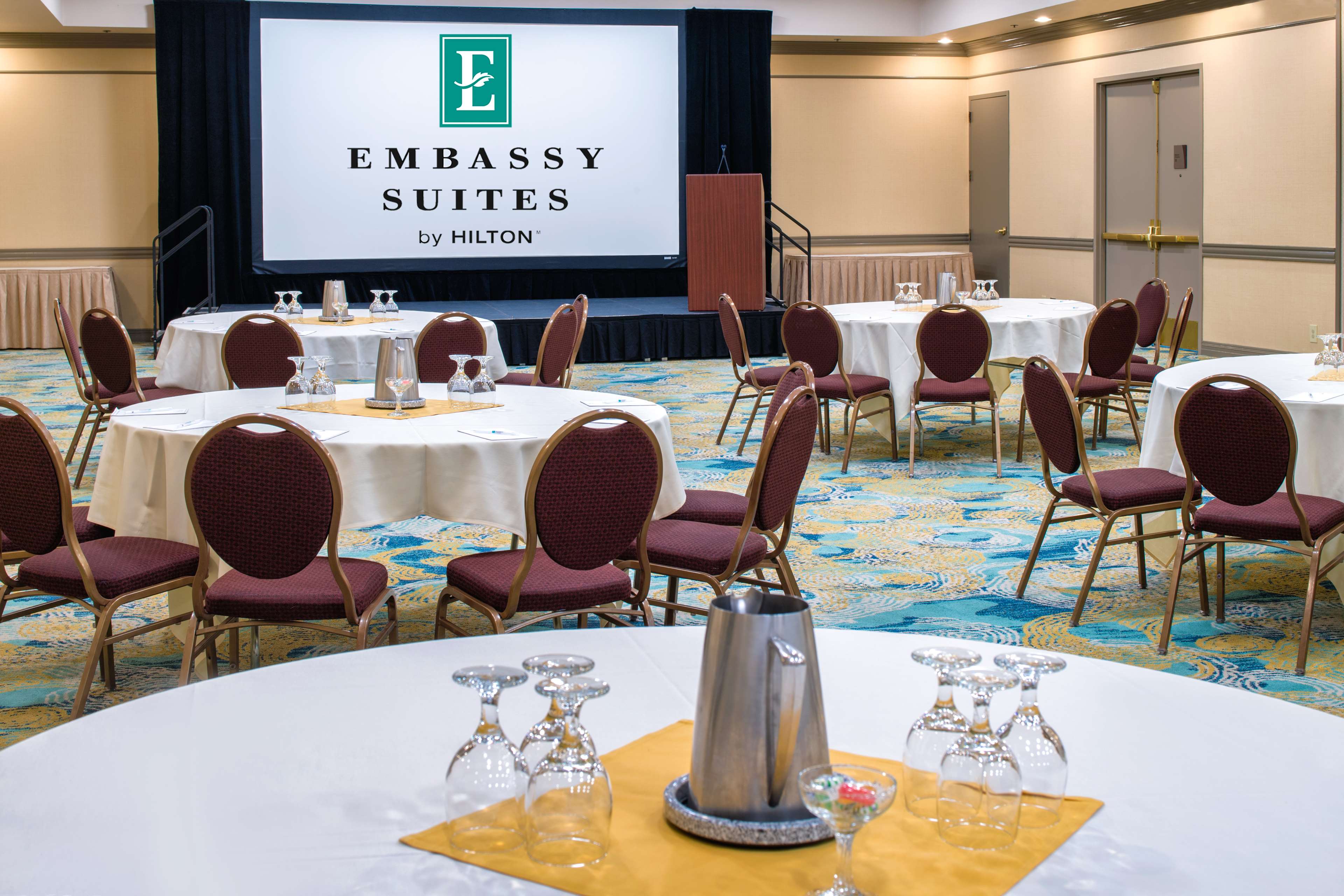 Embassy Suites by Hilton Seattle Tacoma International Airport Photo