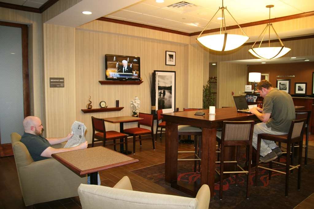 Hampton Inn Tomah Image
