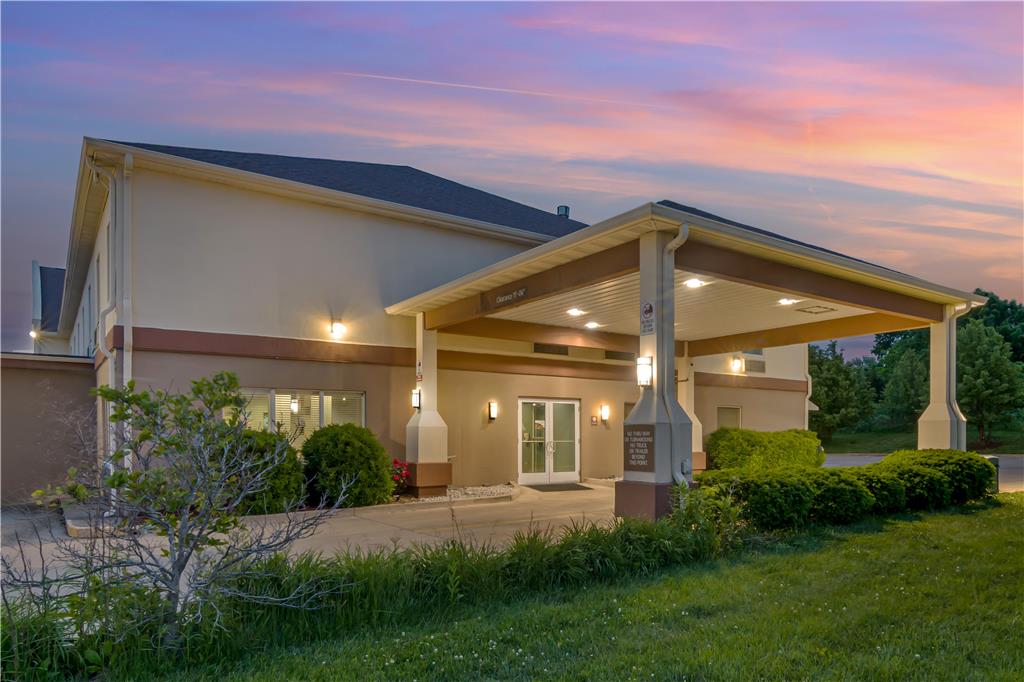 Best Western Teal Lake Inn Image