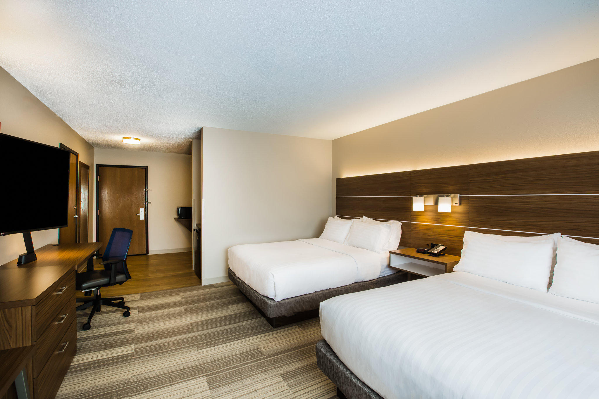 Holiday Inn Express & Suites Bellevue (Omaha Area) Photo