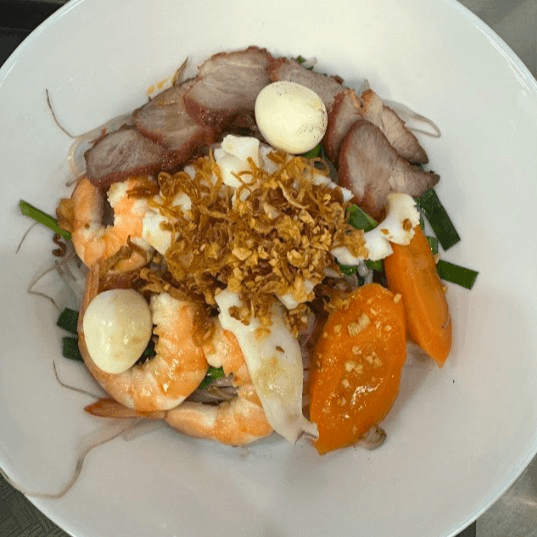 P7. Dry Noodle Bowl with Sweet and Tangy Sauce-Hủ Tiếu Khô