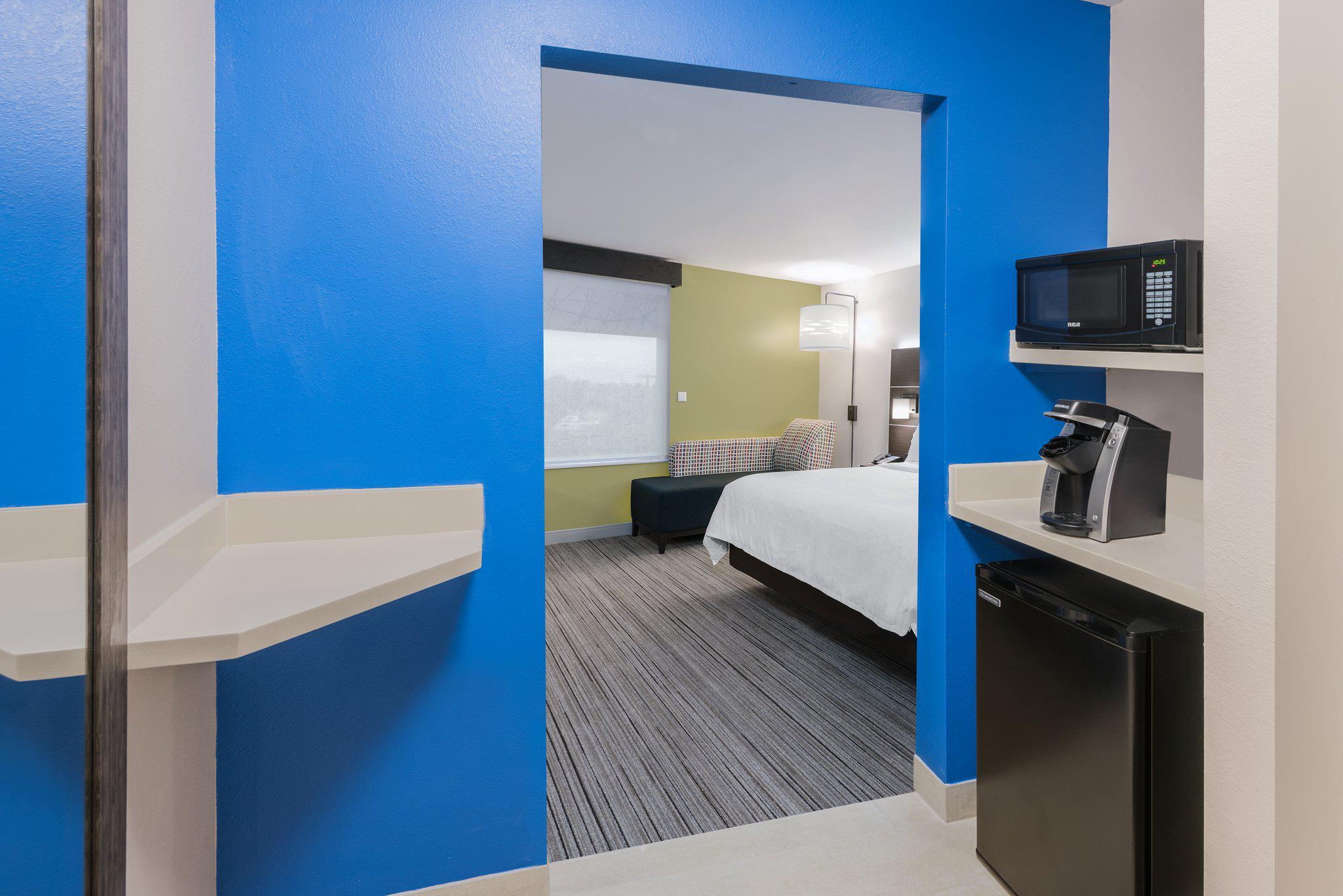 Holiday Inn Express & Suites Sugar Land SE - Missouri City Photo