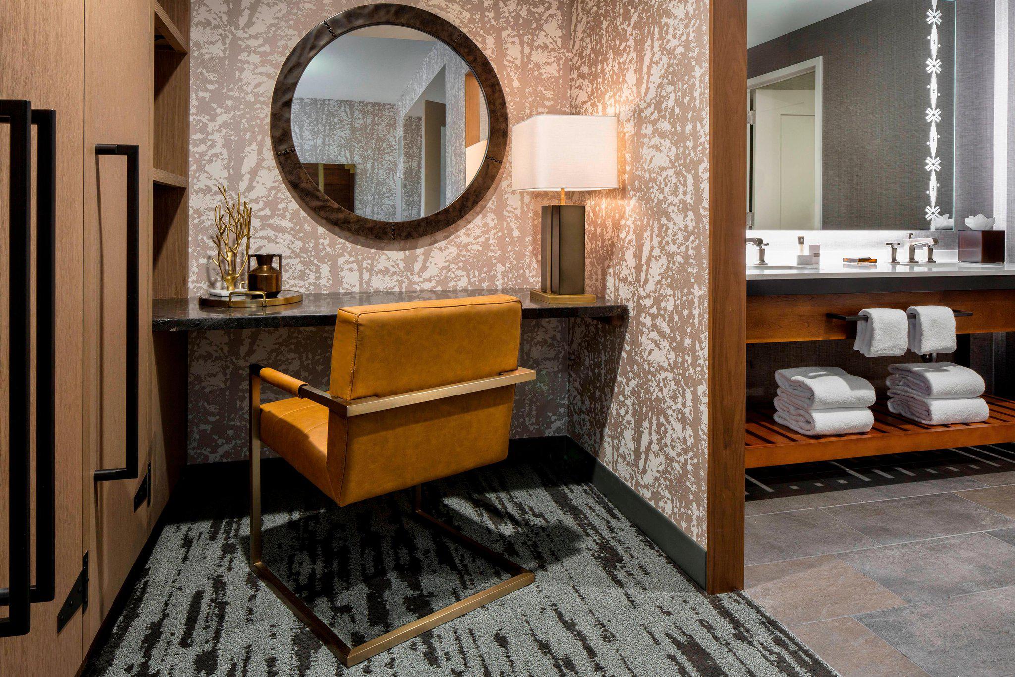 Gaylord Rockies Resort & Convention Center Photo