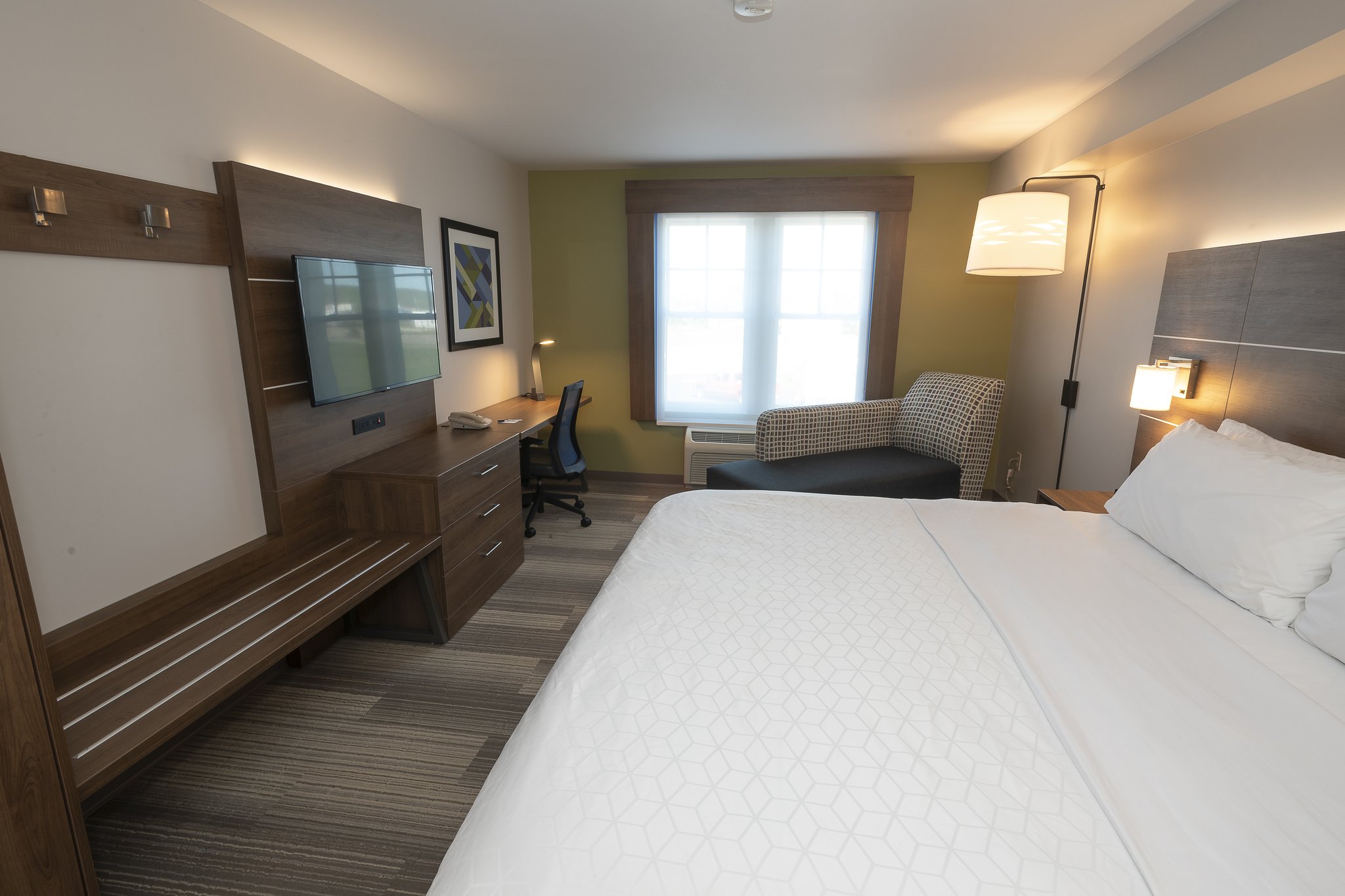Holiday Inn Express & Suites Iron Mountain by IHG Image