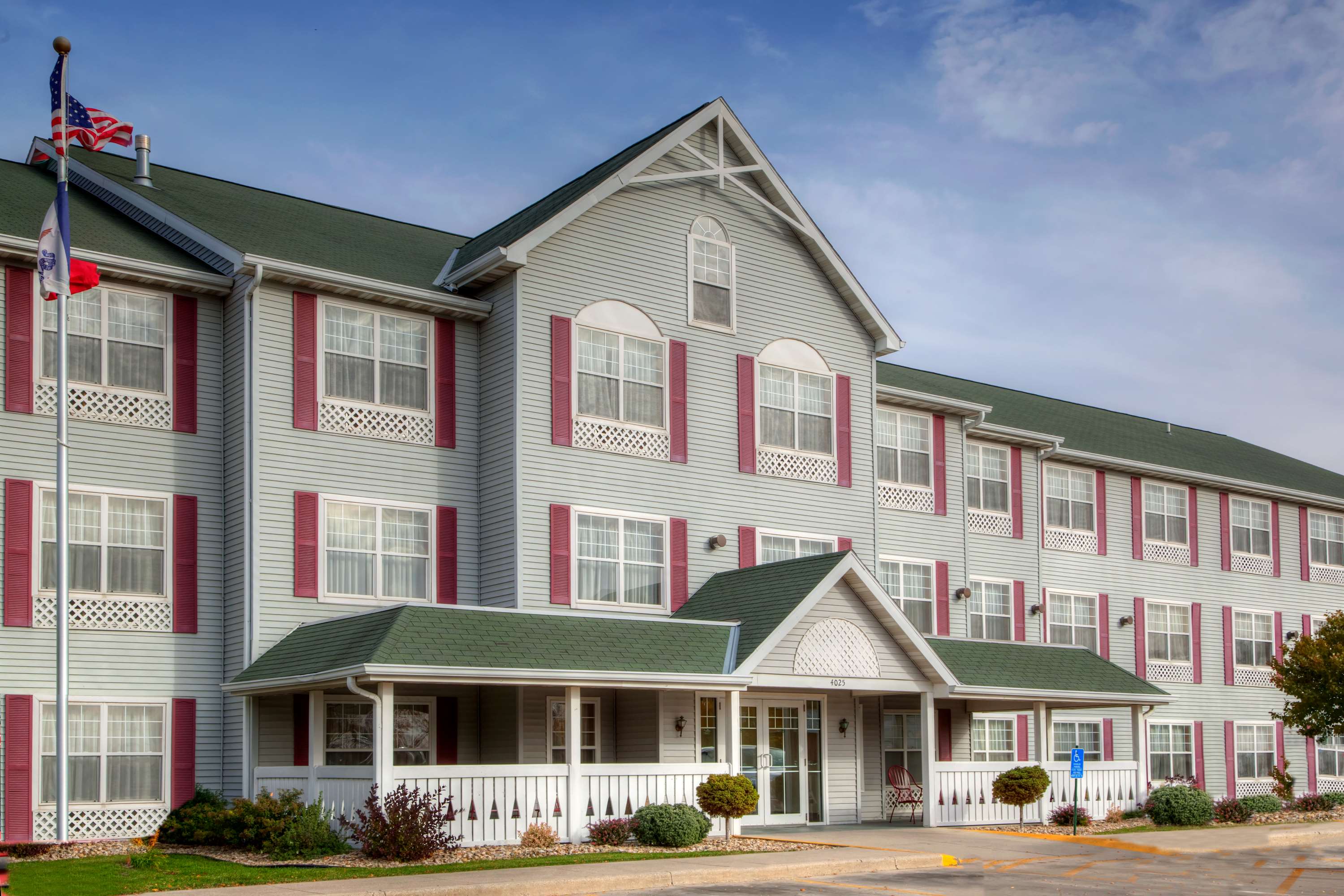 Country Inn & Suites by Radisson, Waterloo, IA Photo