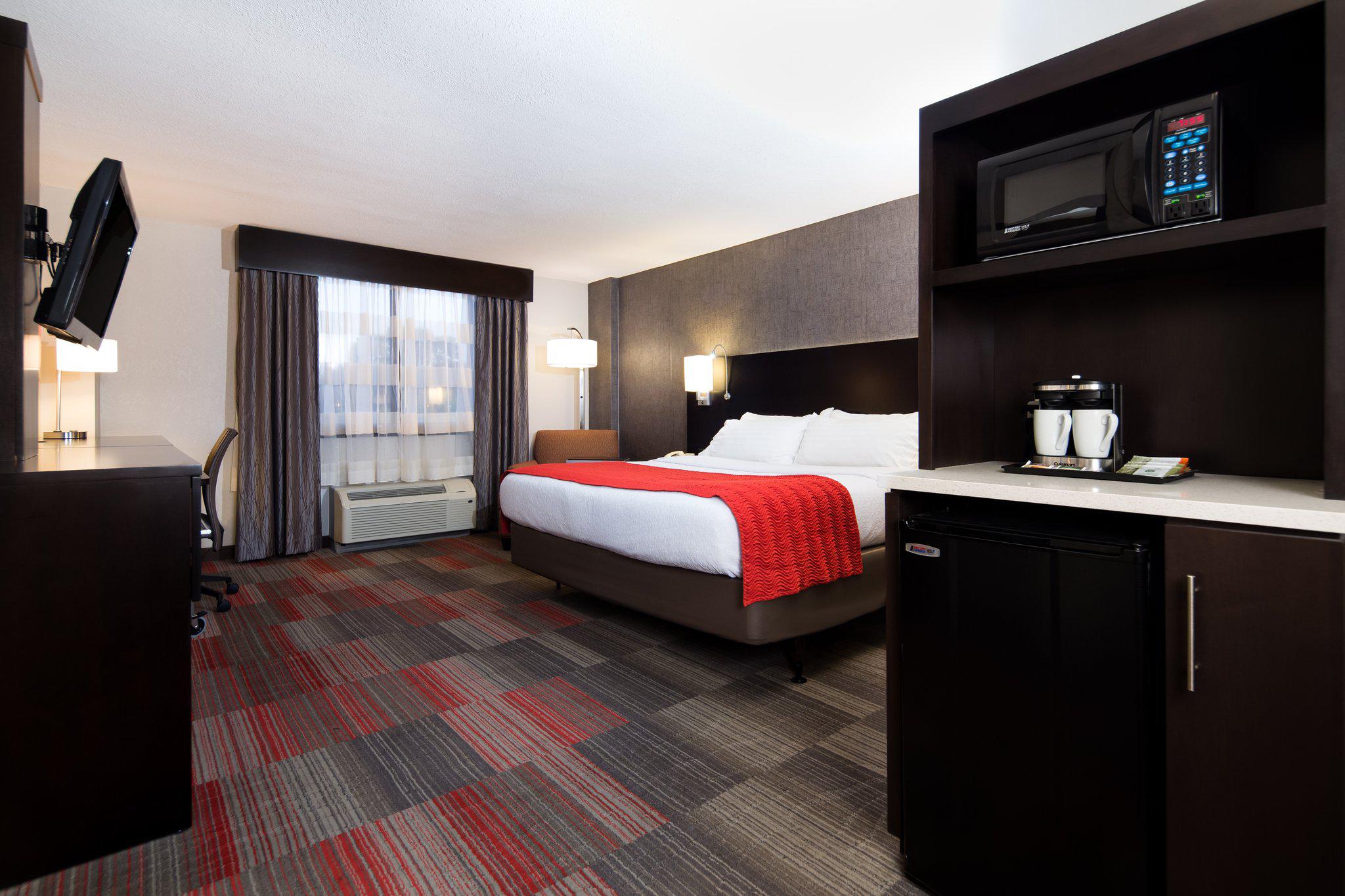 Holiday Inn Milwaukee Riverfront Photo