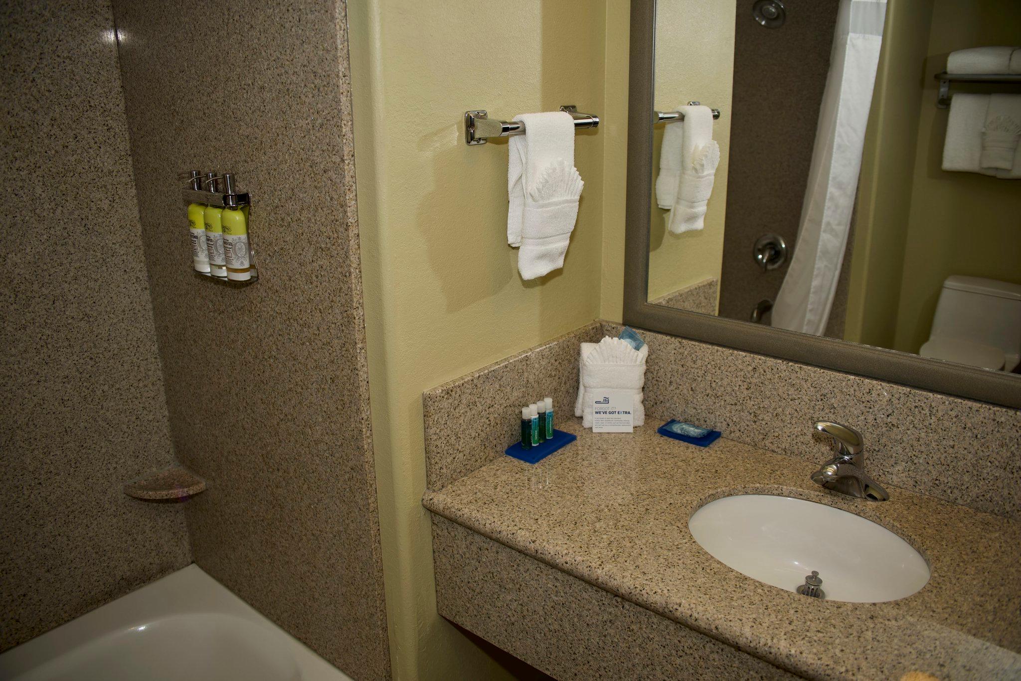 Holiday Inn Express & Suites Vacaville Photo