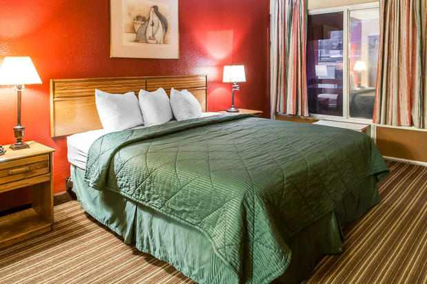 Images Rodeway Inn East