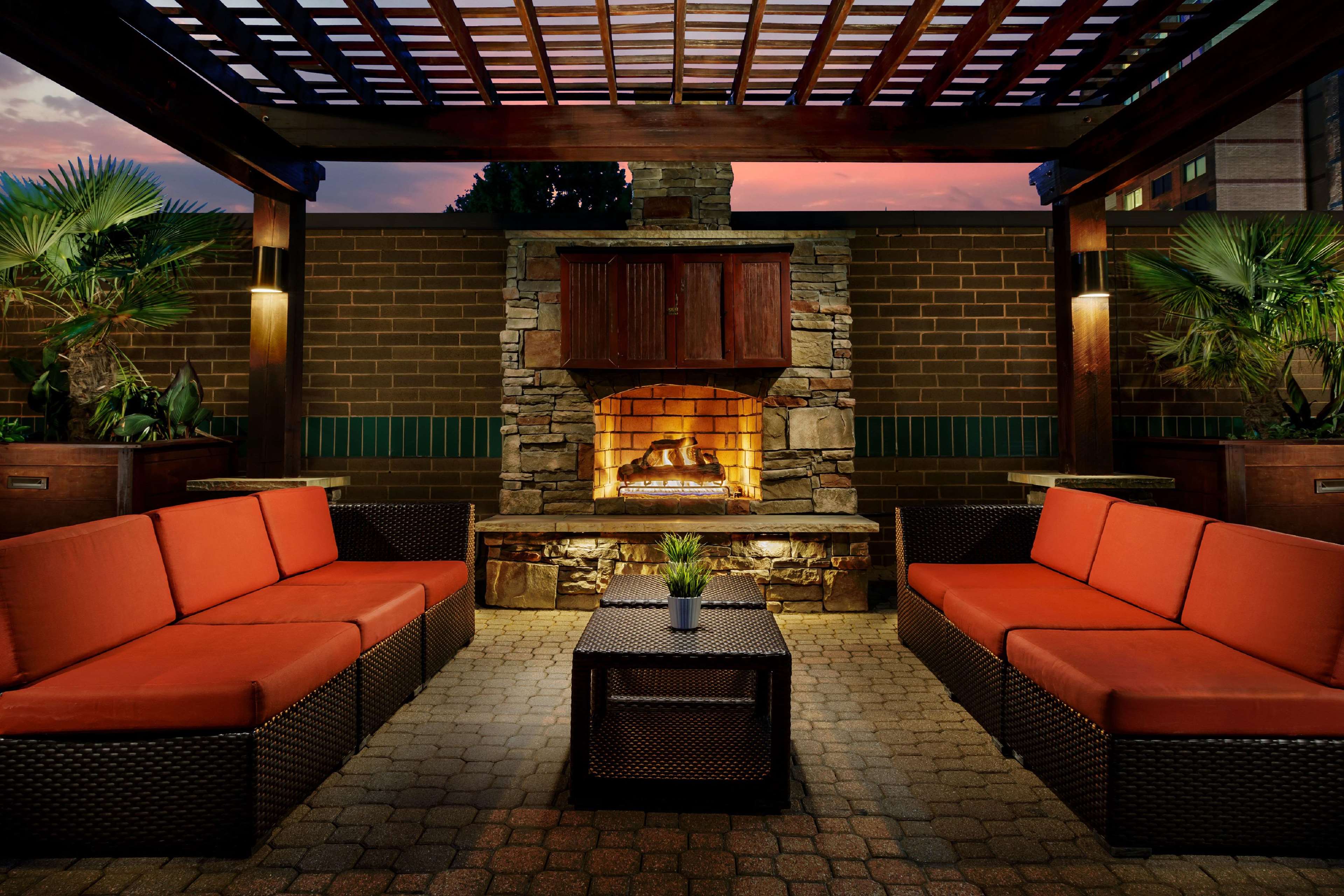 Hilton Charlotte University Place Photo