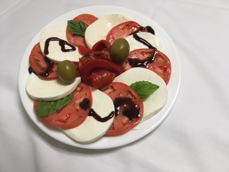 Fresh Mozzarella, Tomato & Roasted Peppers