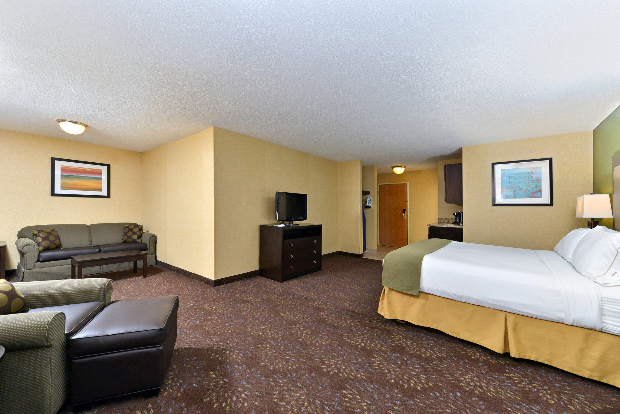 Holiday Inn Express & Suites Charlotte Photo