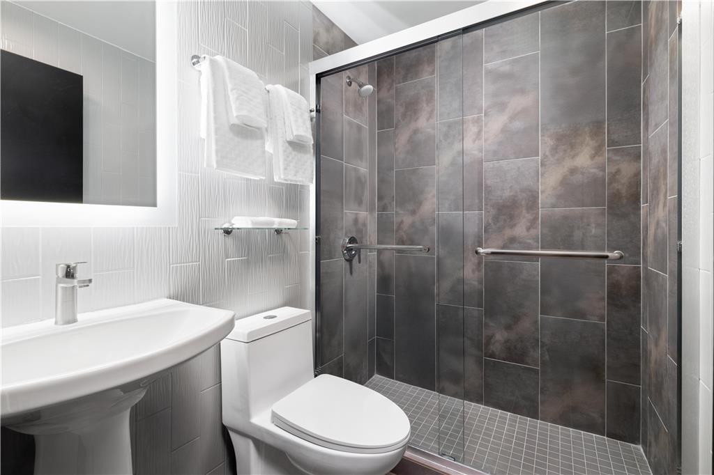 GLo¯ Best Western Bronx NYC Image