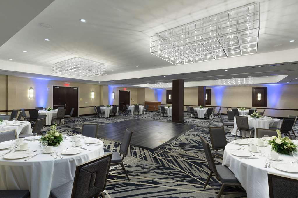 DoubleTree by Hilton Jamestown Image