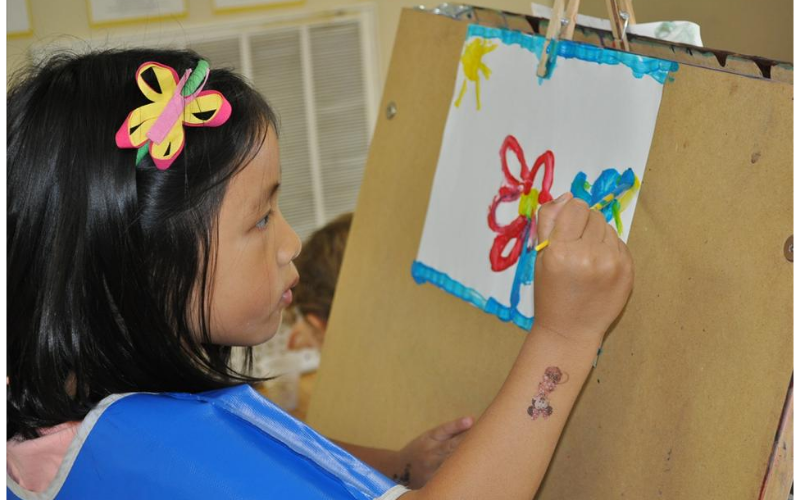 Painting a garden in Prekindergarten