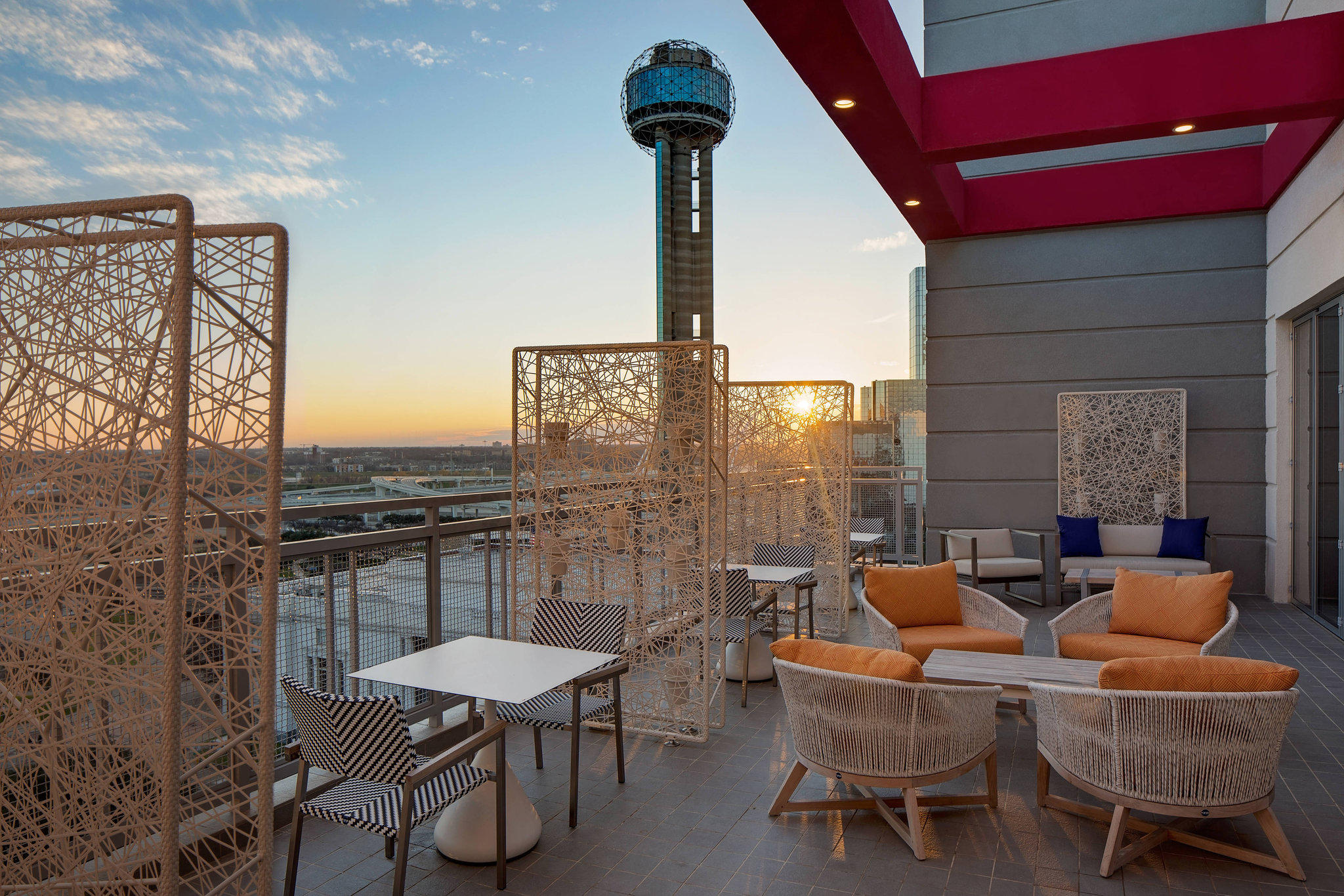 Courtyard by Marriott Dallas Downtown/Reunion District Photo