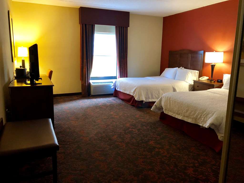 Hampton Inn & Suites Woodstock, VA Image