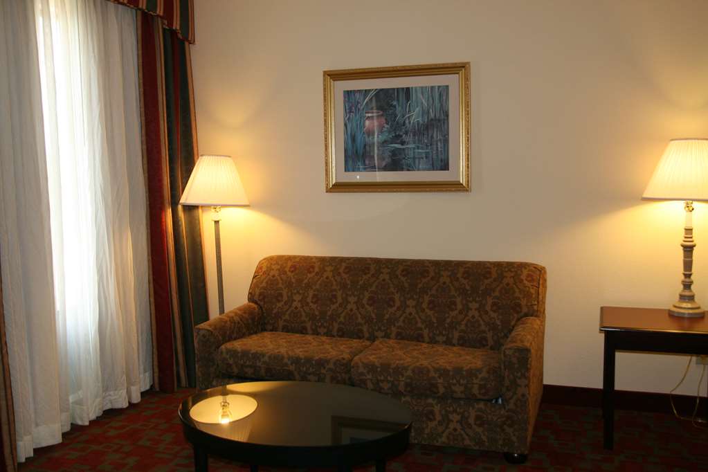 Hampton Inn Canton Image