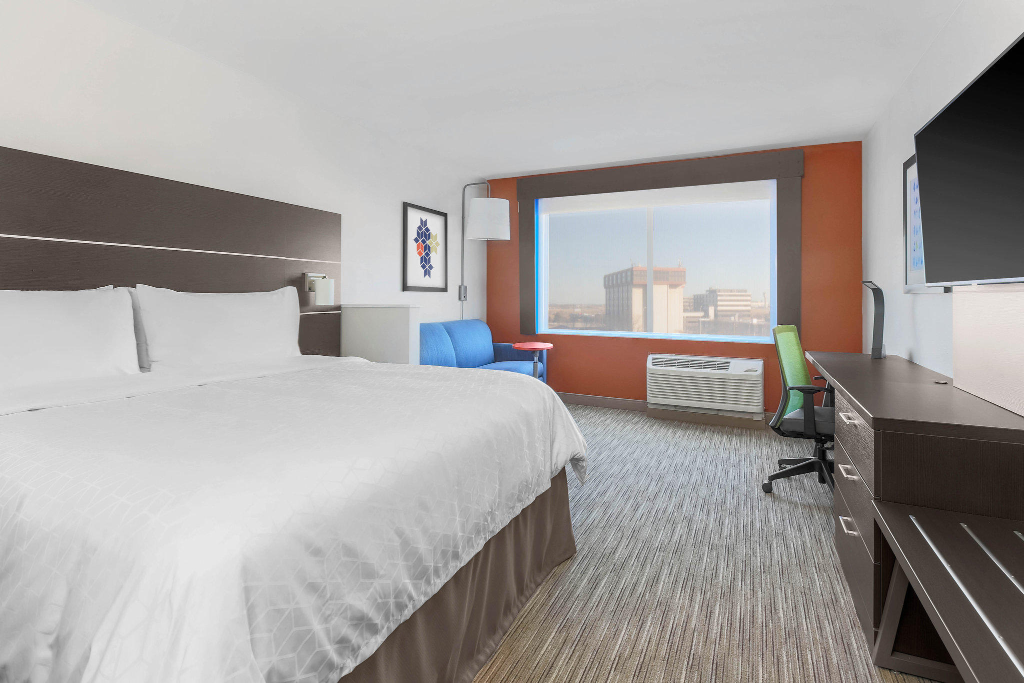 Holiday Inn Express & Suites Chicago O'Hare Airport Photo