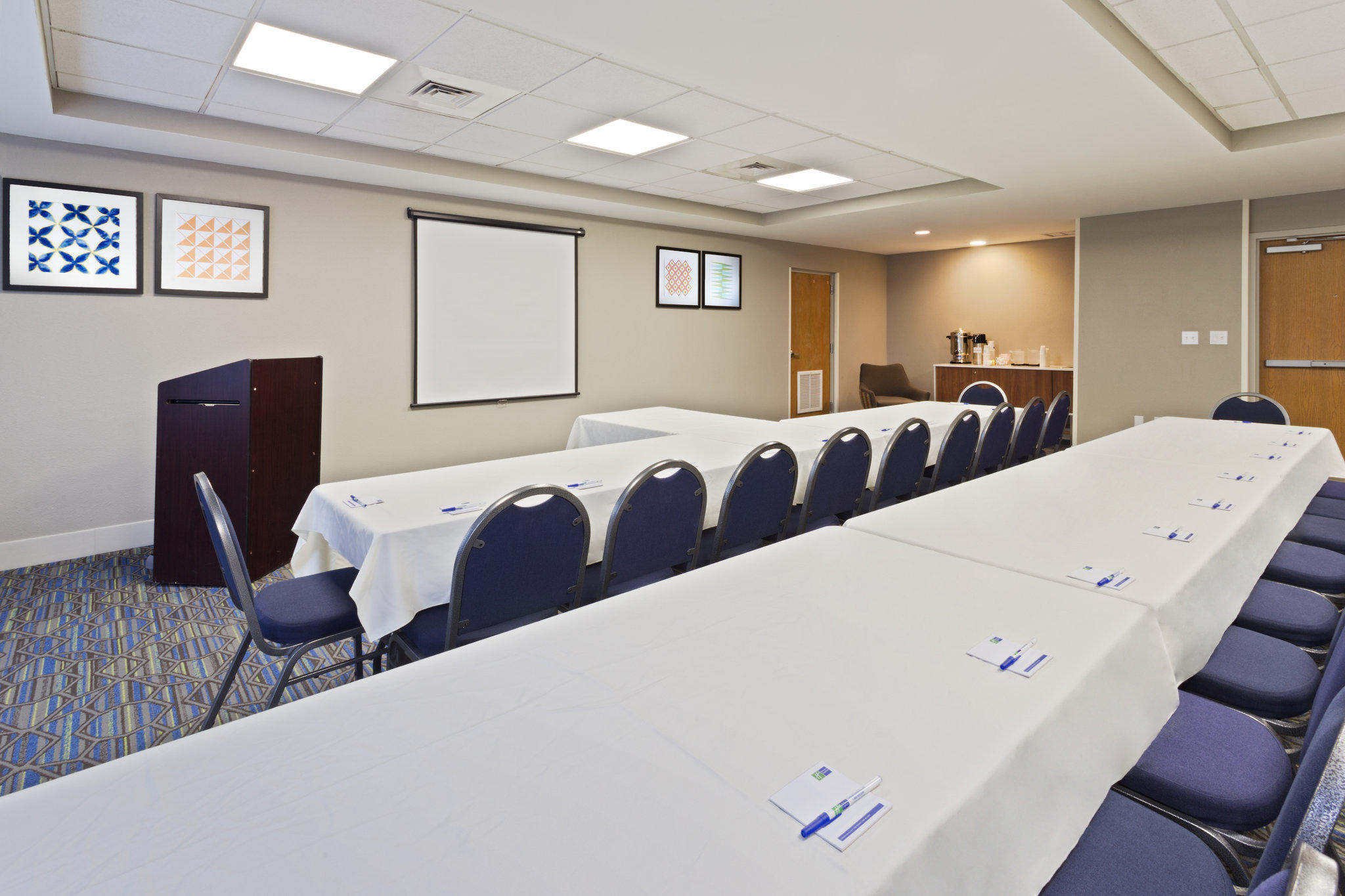 Holiday Inn Express & Suites Tavares - Leesburg Photo