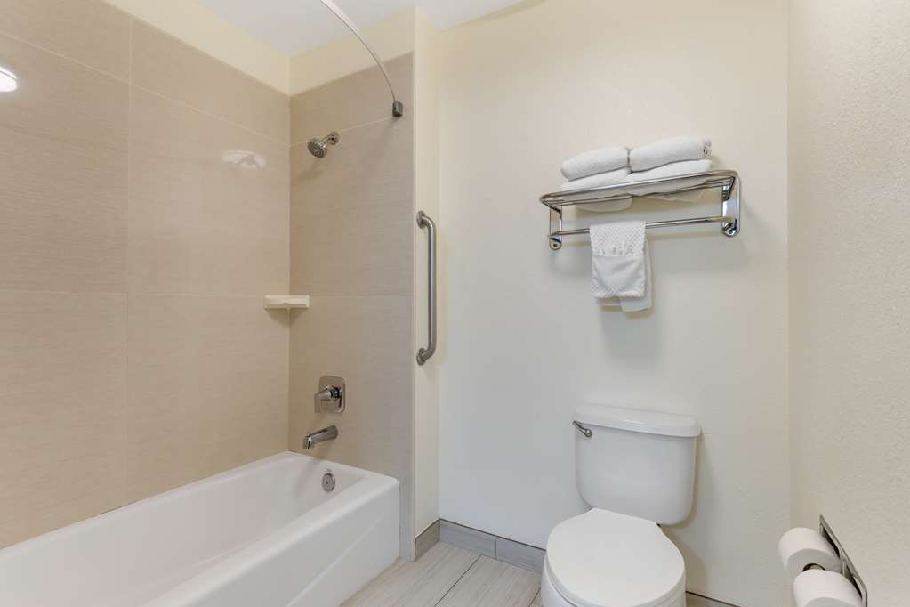 Best Western Visalia Hotel Image