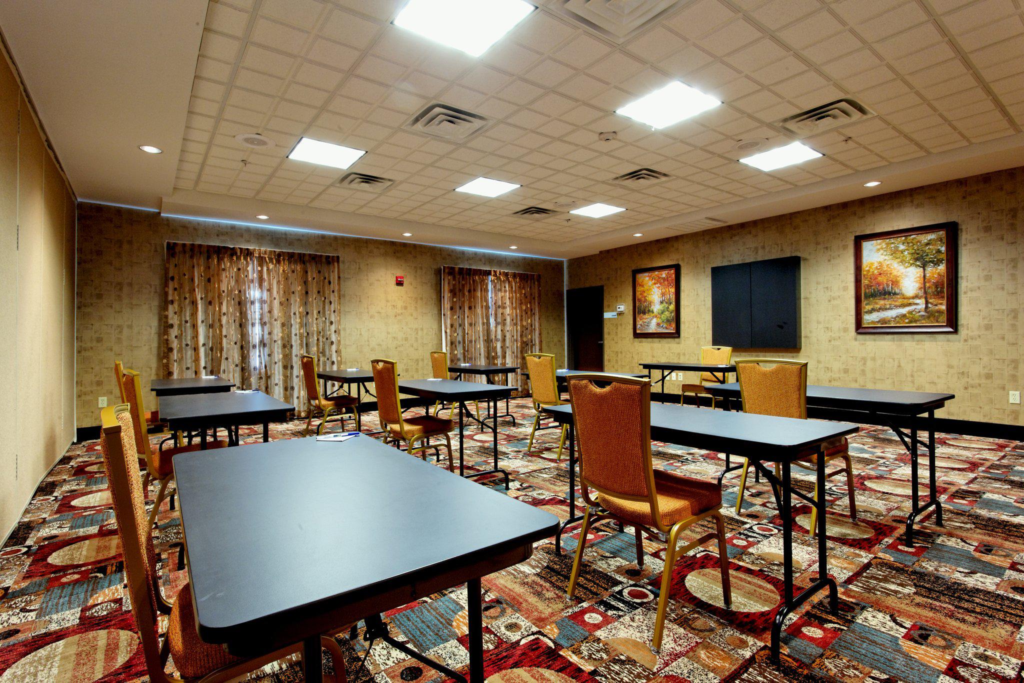 Holiday Inn Express & Suites Odessa Photo