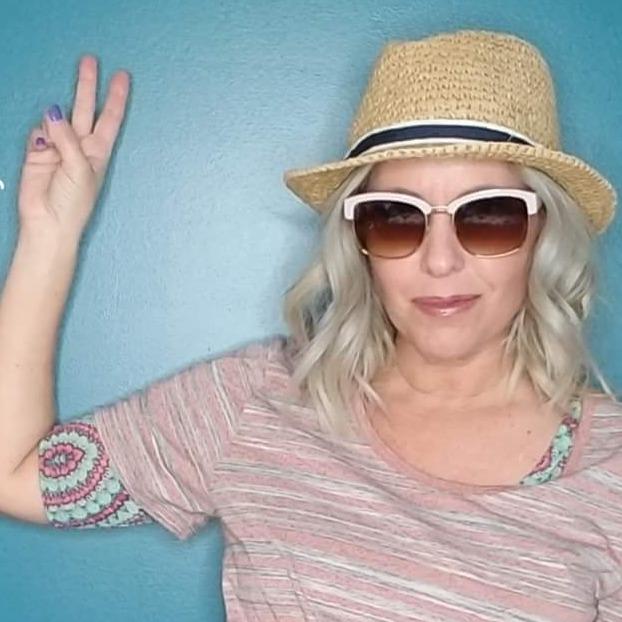 Lularoe Janel Funck Logo