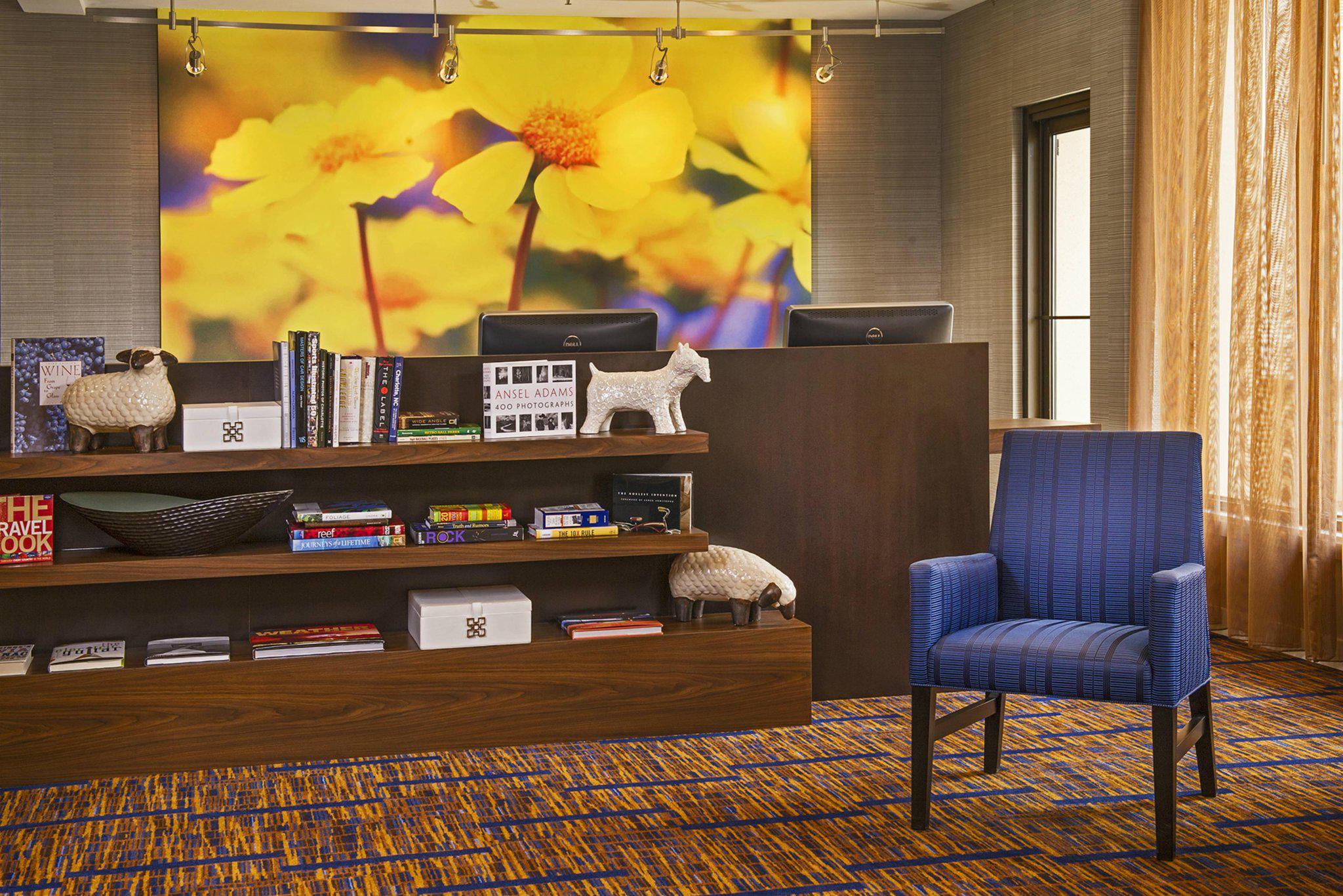 Courtyard by Marriott Charlotte University Research Park Photo