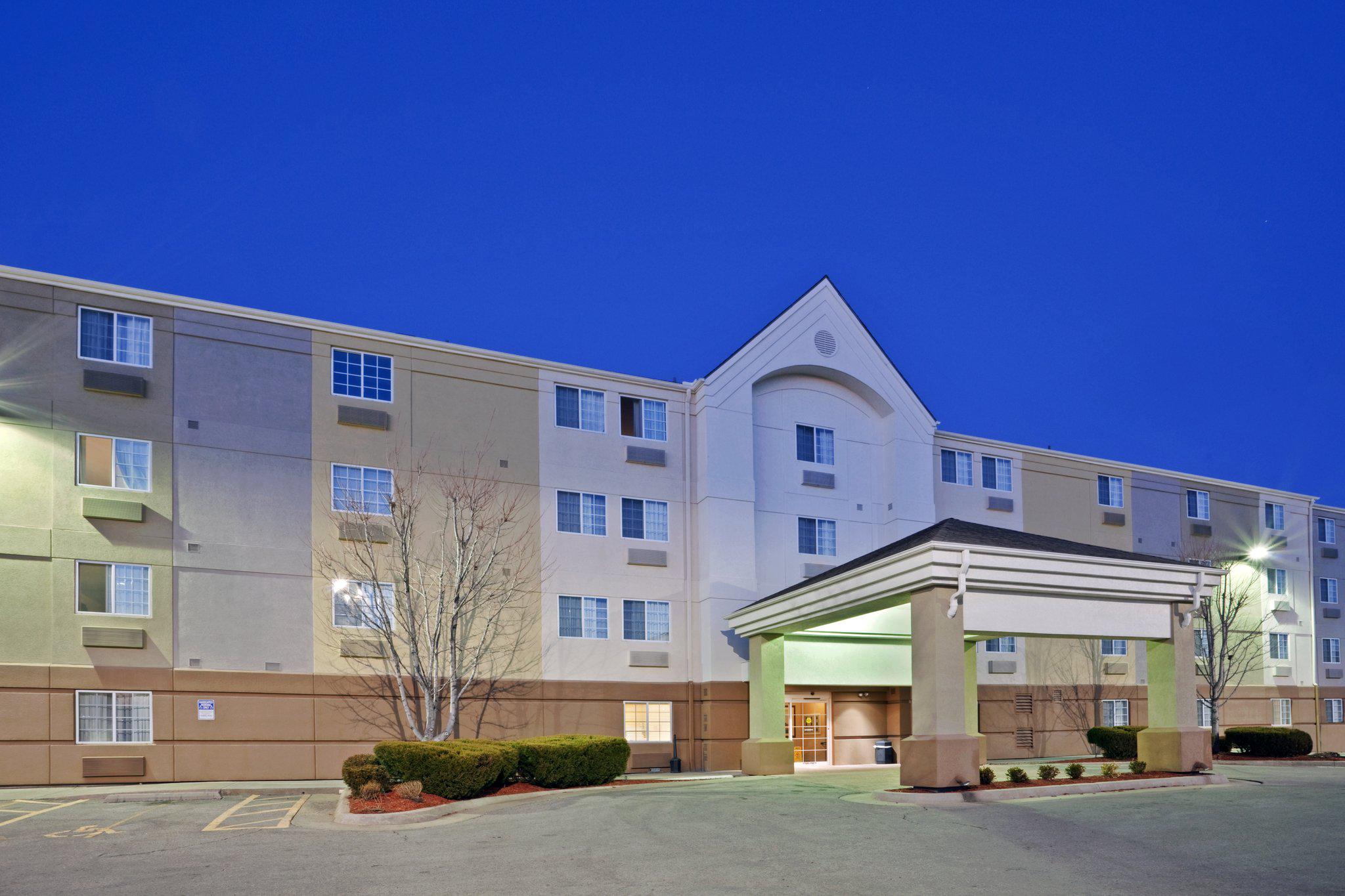 Candlewood Suites Topeka West Photo