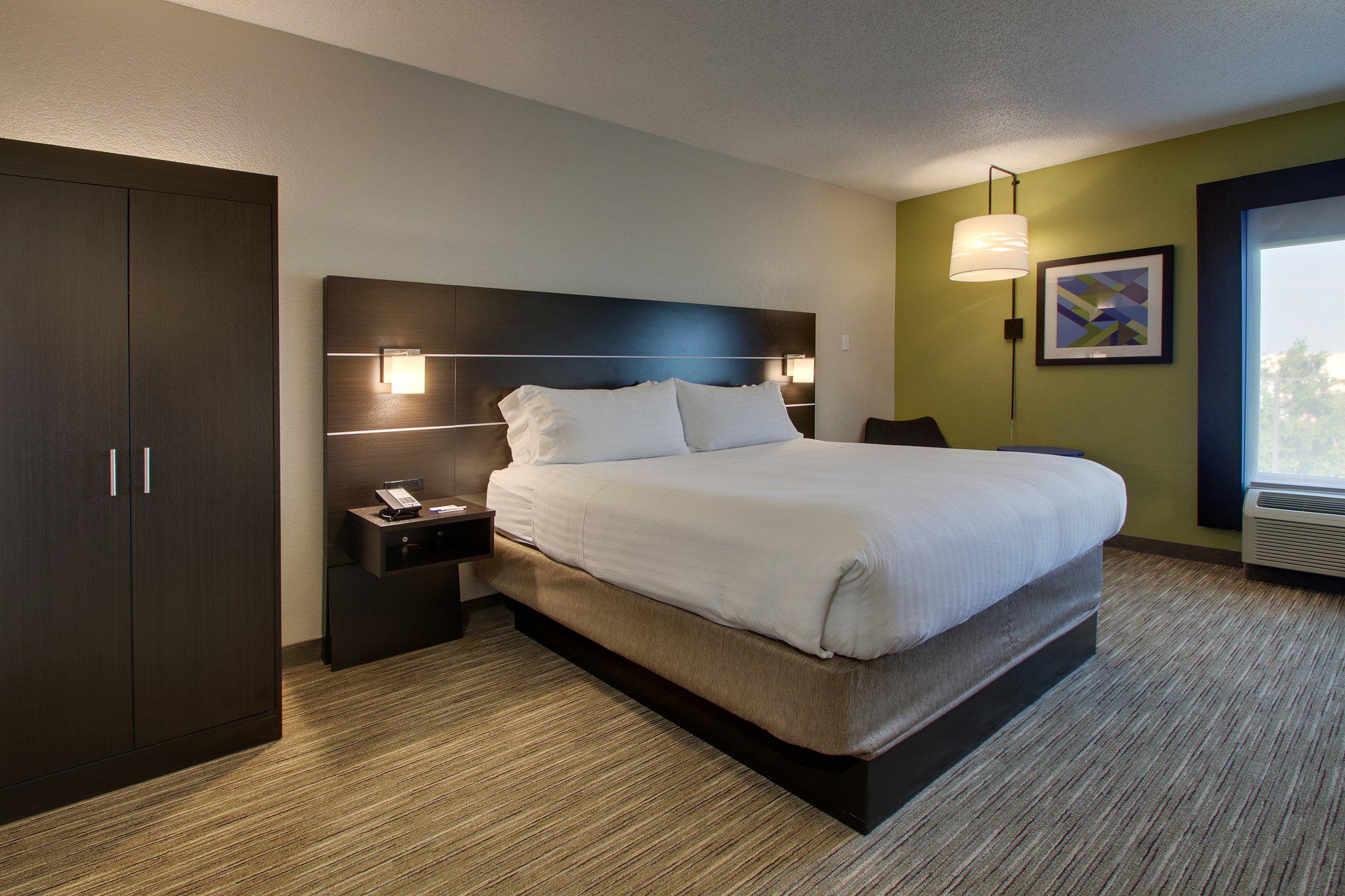 Holiday Inn Express & Suites Lebanon Photo