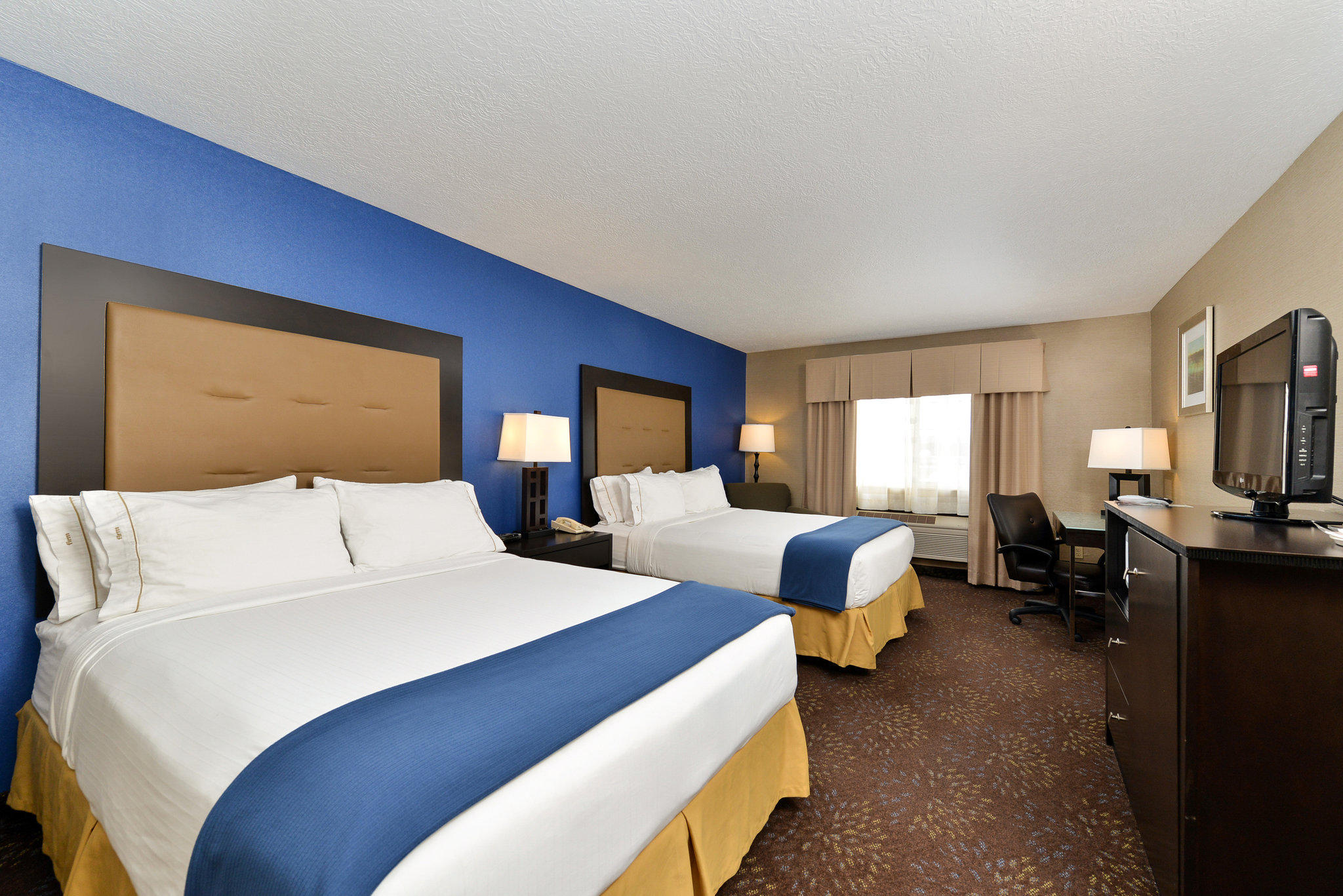 Holiday Inn Express & Suites Charlotte Photo